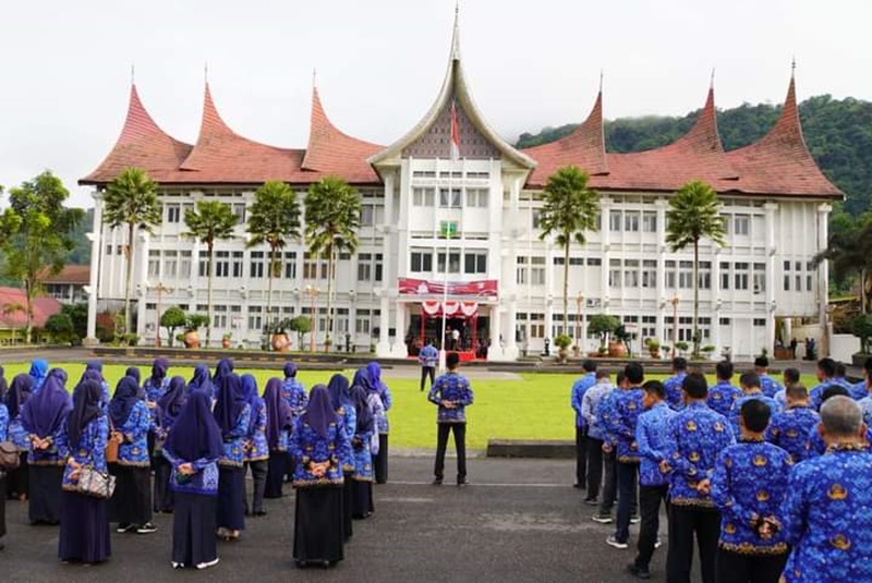 Suasana upacara peringatan Hari Otda 2024 dihalaman Balai Kota Padang Panjang, Kamis (25/4/2024) pagi.